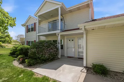 727 Wood Riv #4, West Bend, WI 53095