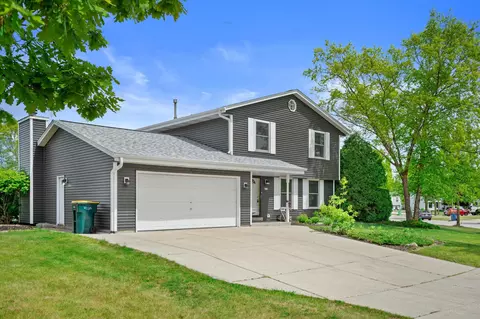 8730 S Fieldpointe, Oak Creek, WI 53154
