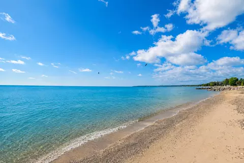 7954 N N Bch, Fox Point, WI 53217