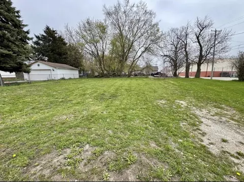 1337 Kewaunee, Racine, WI 53404