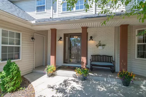 412 E Red Pne, Dousman, WI 53118
