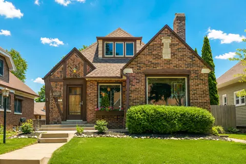 2328 S 59th, West Allis, WI 53219