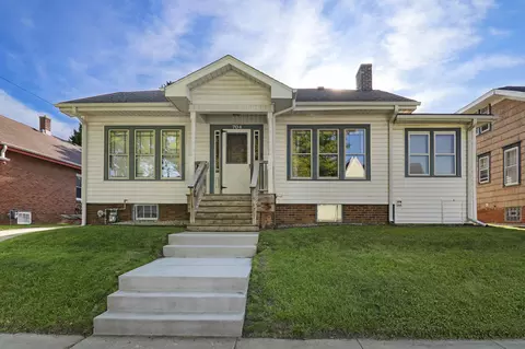 704 Monroe, Racine, WI 53405