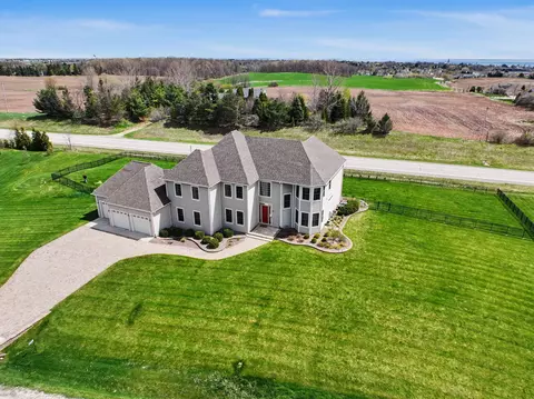 3268 Bay Hl, Port Washington, WI 53074