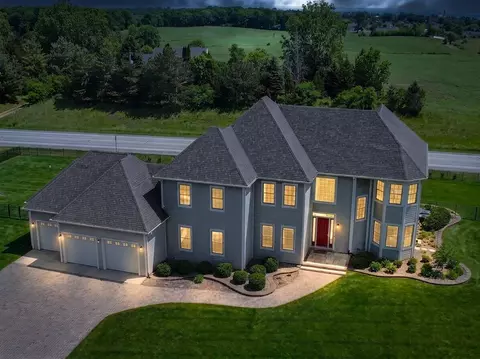 3268 Bay Hl, Port Washington, WI 53074