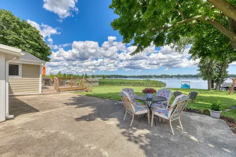 2818 Peninsula, Delafield, WI 53018