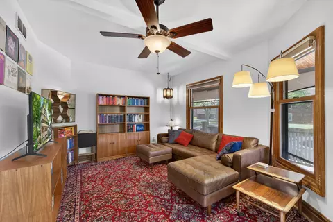 203 W Lloyd #203, Milwaukee, WI 53212