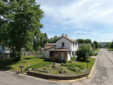 1222 S Wacouta, Prairie Du Chien, WI 53821