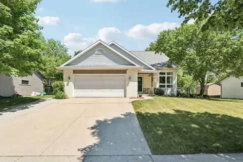 32 Hidden Crk, Hartford, WI 53027