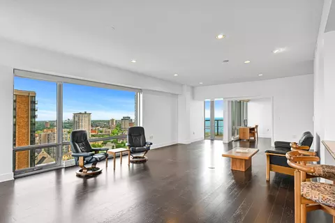 923 E Kilbourn #2103, Milwaukee, WI 53202