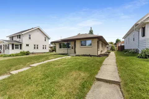 2122 S 86th, West Allis, WI 53227
