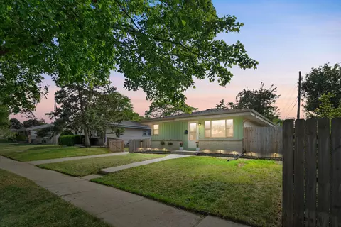 3319 S 86, Milwaukee, WI 53227