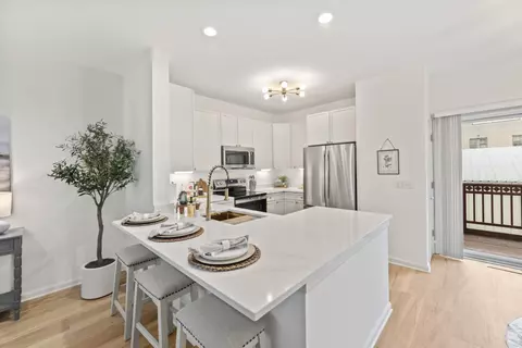 208 E Reservoir, Milwaukee, WI 53212