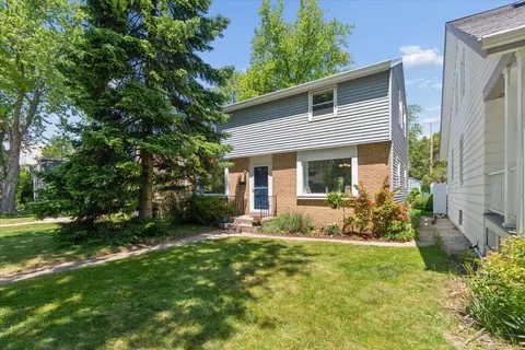 820 E Silver Spg, Whitefish Bay, WI 53217