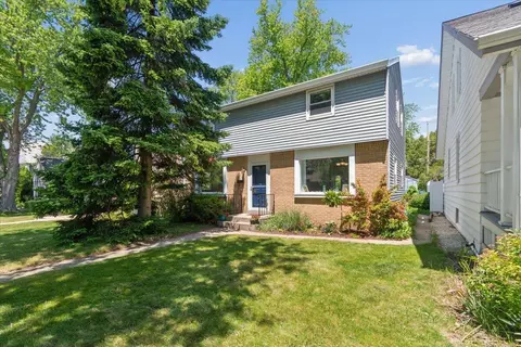 820 E Silver Spg, Whitefish Bay, WI 53217