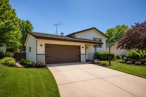 7821 W Hustis, Milwaukee, WI 53223