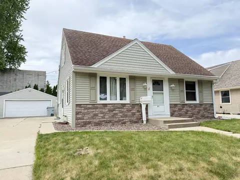 911 E Norwich, Milwaukee, WI 53207