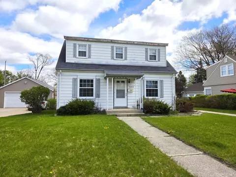 1043 Birchwood, West Bend, WI 53095