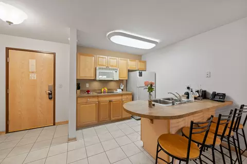 123 Center #206, Lake Geneva, WI 53147
