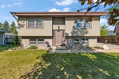 855 Lois, Hartford, WI 53027