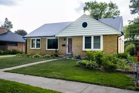 10536 W Grantosa, Wauwatosa, WI 53222