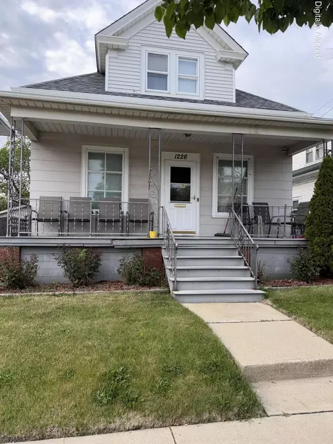 1226 Goold, Racine, WI 53402