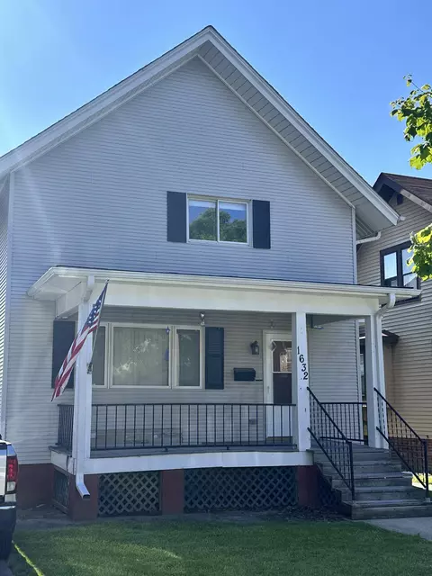 1632 Holmes, Racine, WI 53405
