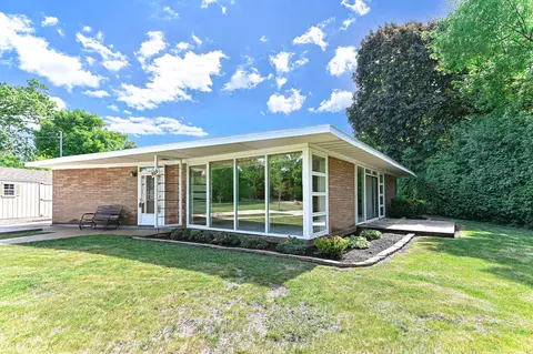 2700 S Root Riv, West Allis, WI 53227