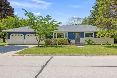 21 Crestwood, Elkhart Lake, WI 53020