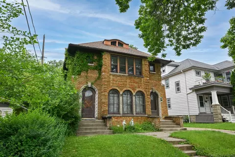 2012 E Newton #2014, Shorewood, WI 53211