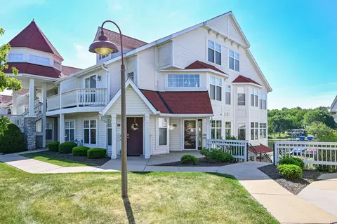 2138 Landings, Delavan, WI 53115