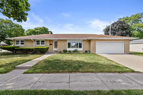 7701 W Warnimont, Milwaukee, WI 53220