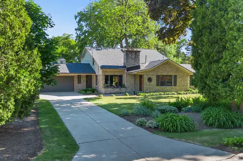 115 W Green Tree, Glendale, WI 53217