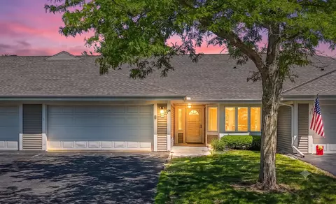 11014 Mequon Sq, Mequon, WI 53092