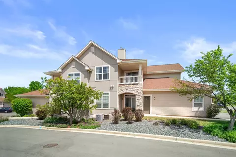 9301 Cobblestone #H, Franklin, WI 53132