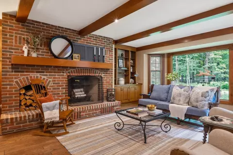 304 Fieldstone, Delafield, WI 53018