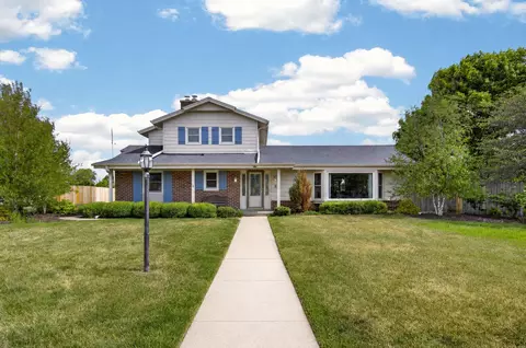8 Steeplechase, Racine, WI 53402