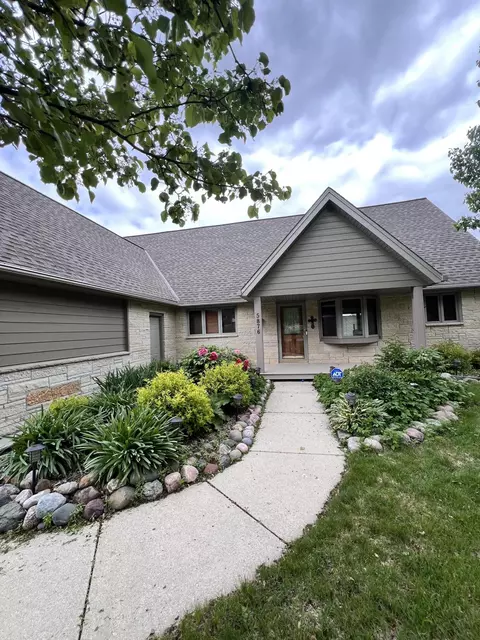 w393n5876 Mary, Oconomowoc, WI 53066