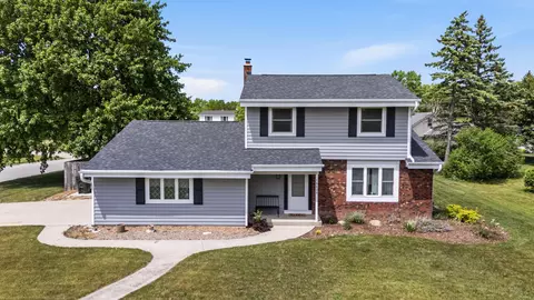 15430 W Harcove, New Berlin, WI 53151