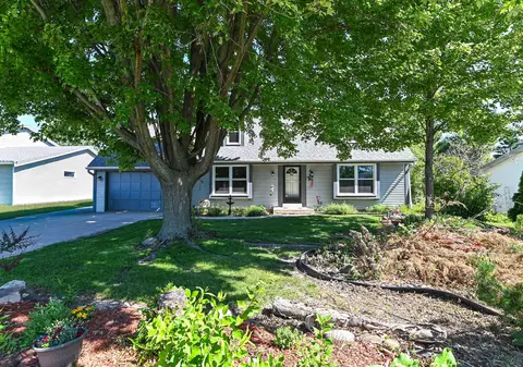 960 E Oakwood, Oak Creek, WI 53154