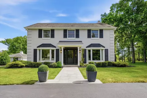 9431 W Hawthorne, Mequon, WI 53097