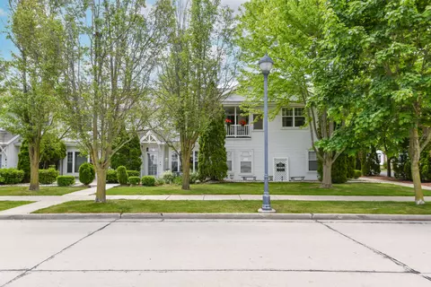 6168 S Creekside #8, Cudahy, WI 53110