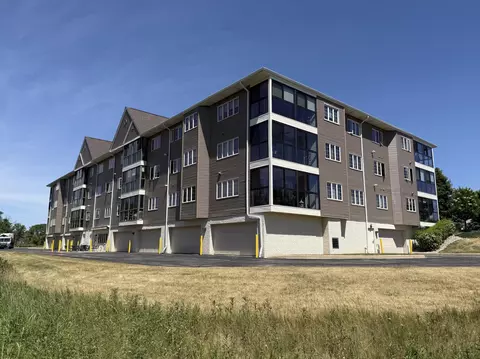 273 Oconomowoc, Oconomowoc, WI 53066