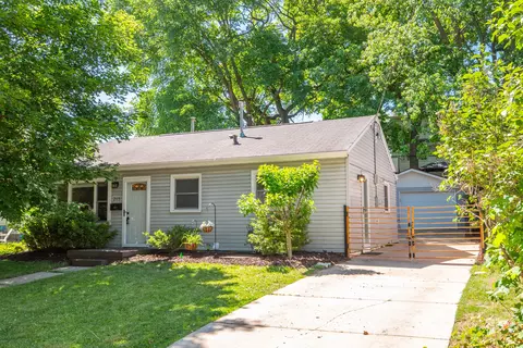 2115 Oaklawn, Waukesha, WI 53188