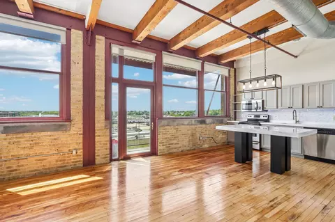 215 W Maple #405, Milwaukee, WI 53204