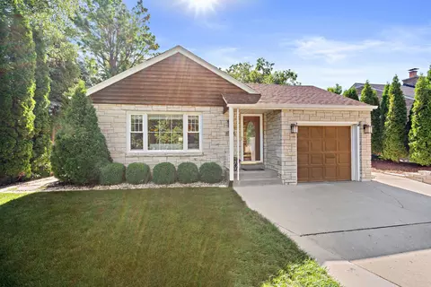 7424 N Santa Monica, Fox Point, WI 53217