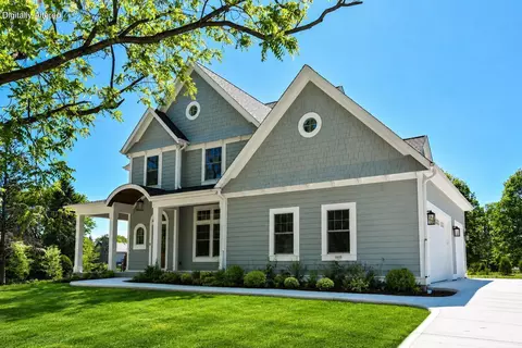1055 Red Barn, Elm Grove, WI 53122