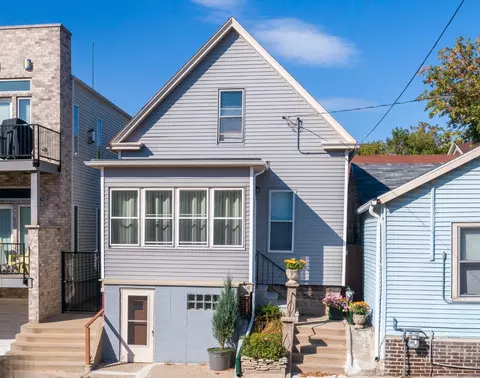 824 E Pearson, Milwaukee, WI 53202