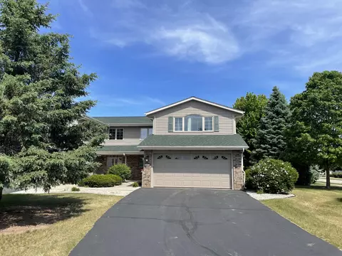 723 Stoney Crk #4, West Bend, WI 53095