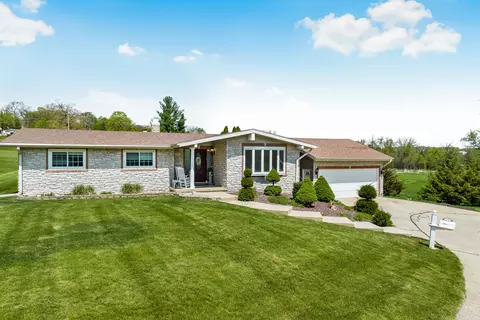 262 Castle, Fontana, WI 53125